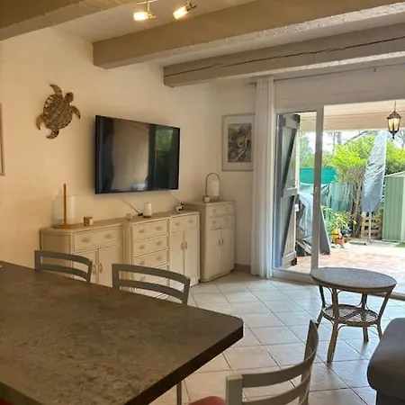 Apartment Rez De Jardin & Saint-Raphael (Var)