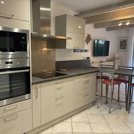 Apartment Rez De Jardin & Saint-Raphael (Var)