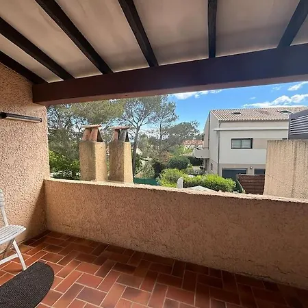 Rez De Jardin & Saint-Raphael (Var)